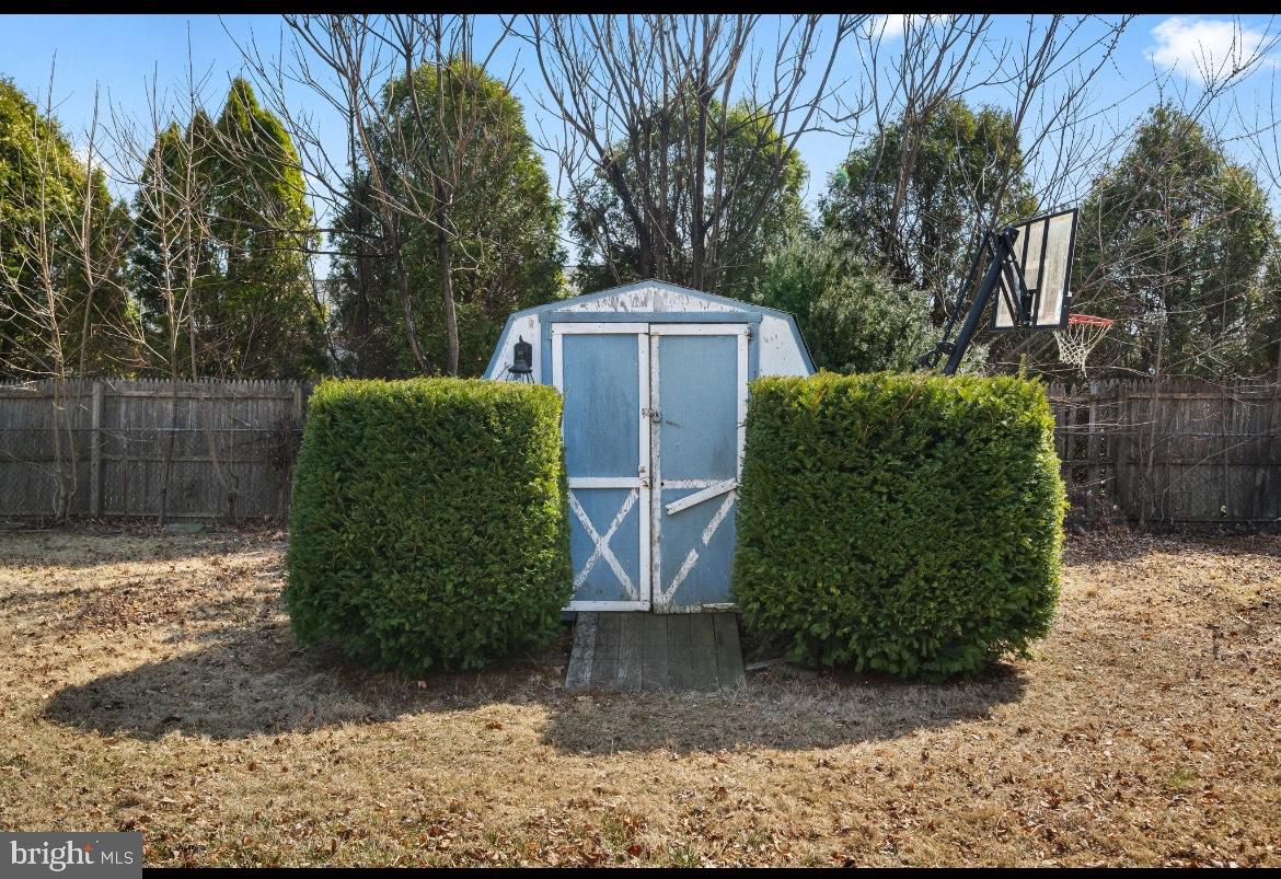 404 Pine Street Williamstown, NJ 08094 - Photo 5 of 24 a view of a backyard