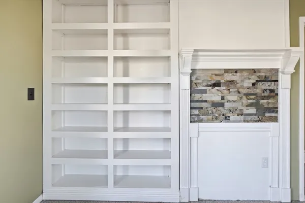 a view of a bedroom with shelf