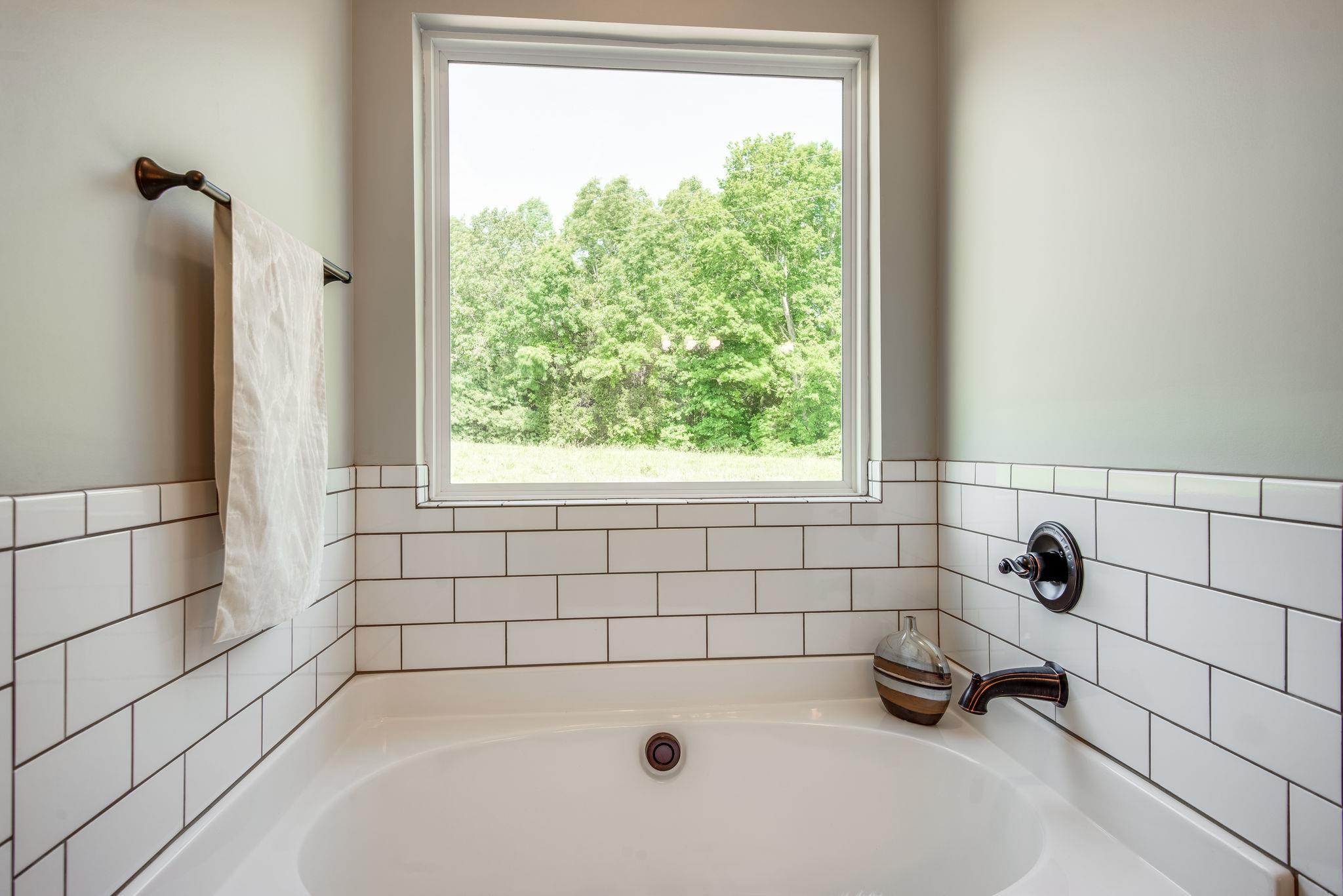 1507 East Piney Road Dickson, TN 37055 - Photo 16 of 30 a bathroom with a bathtub