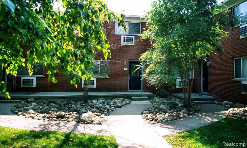 629 West Maple Road, Unit 14 Clawson, MI 48017 - Photo 26 of 27