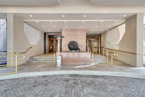 $455,000 | 11113 Biscayne Boulevard, Unit 255, Miami, FL 33181