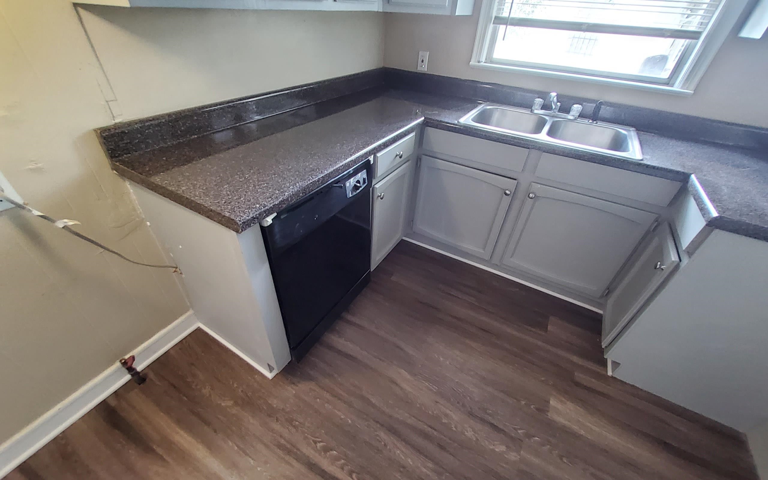 1401 Alamo Street Memphis, TN 38114 - Photo 7 of 11 a utility room with sink dryer and washer