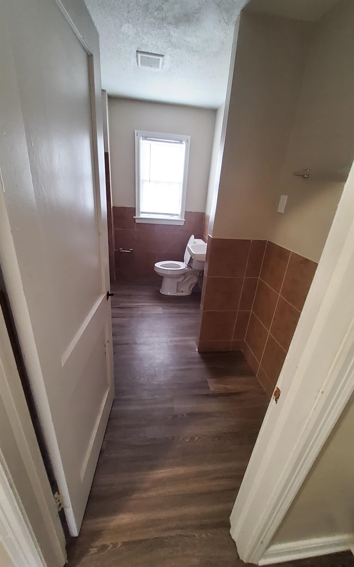 1401 Alamo Street Memphis, TN 38114 - Photo 9 of 11 a view of entryway and hall with wooden floor