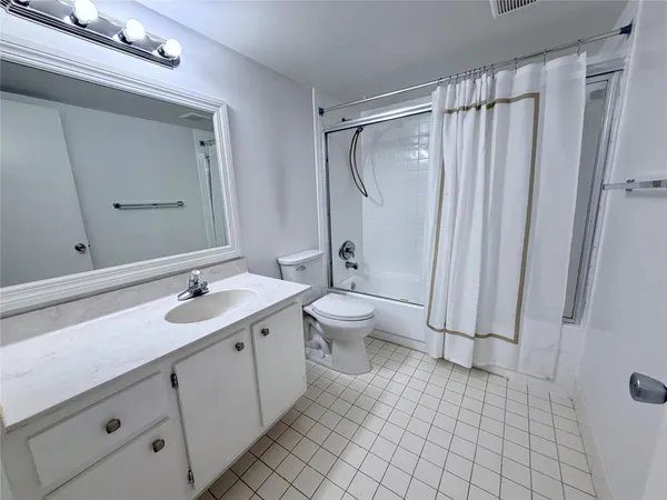 $1,750 | 801 Southwest 133rd Terrace, Unit 410K, Pembroke Pines, FL 33027