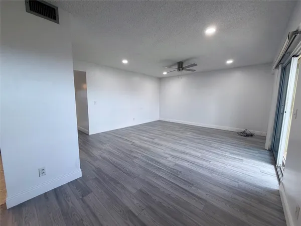 $1,750 | 801 Southwest 133rd Terrace, Unit 410K, Pembroke Pines, FL 33027