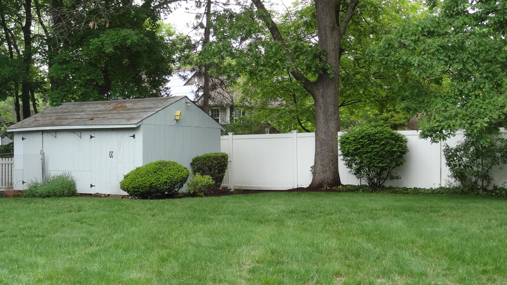 11 Greenleaf Road Natick, MA 01760 - Photo 3 of 17 Gallery Image 3