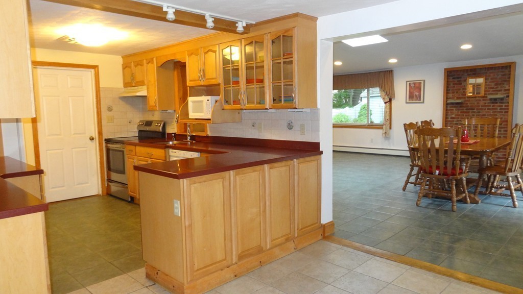 11 Greenleaf Road Natick, MA 01760 - Photo 5 of 17 Gallery Image 5