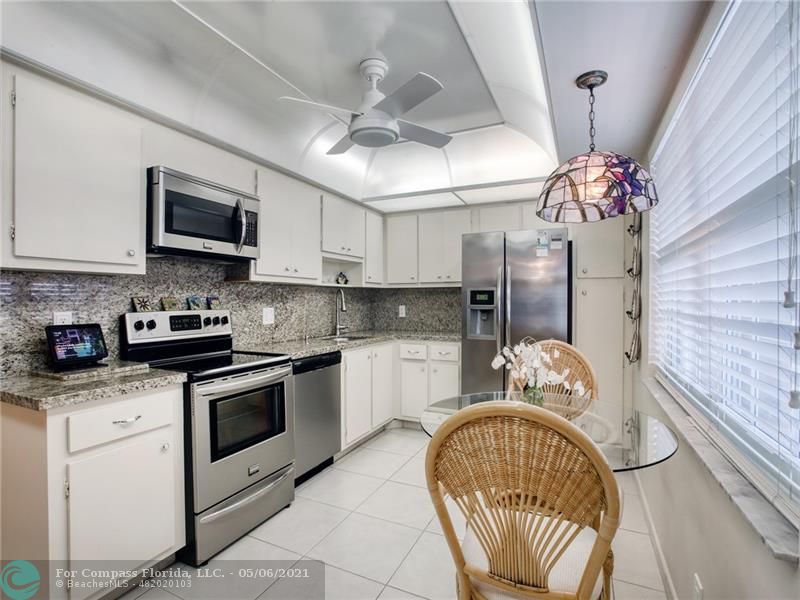 3510 Oaks Way, Unit 702 Pompano Beach, FL 33069 - Photo 1 of 42