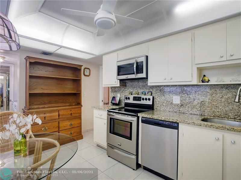 3510 Oaks Way, Unit 702 Pompano Beach, FL 33069 - Photo 22 of 42