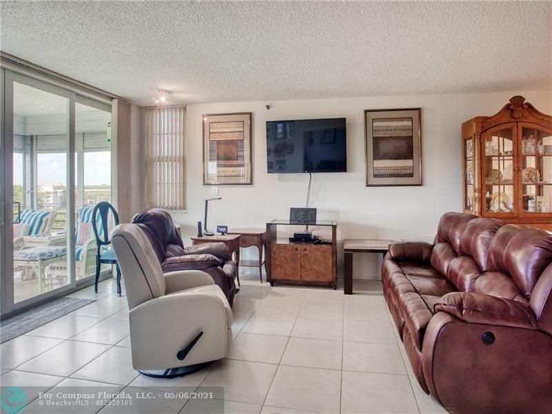 3510 Oaks Way, Unit 702 Pompano Beach, FL 33069 - Photo 4 of 42