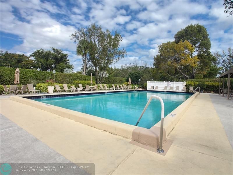 3510 Oaks Way, Unit 702 Pompano Beach, FL 33069 - Photo 33 of 42