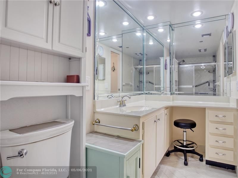 3510 Oaks Way, Unit 702 Pompano Beach, FL 33069 - Photo 7 of 42