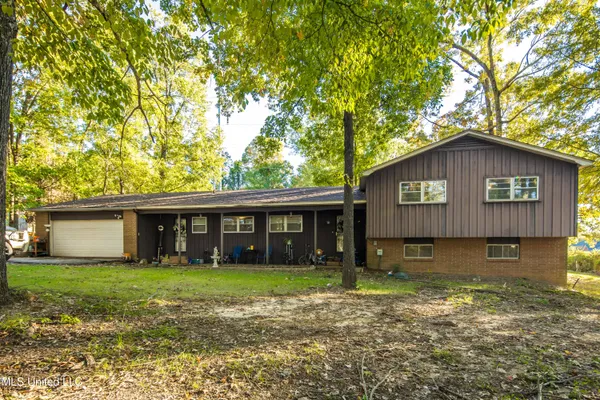 $325,000 | 1777 Starlanding Road East, Southaven, MS 38651