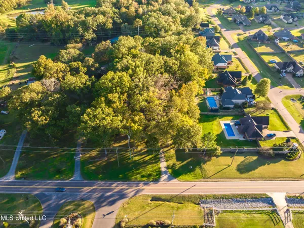 $325,000 | 1777 Starlanding Road East, Southaven, MS 38651