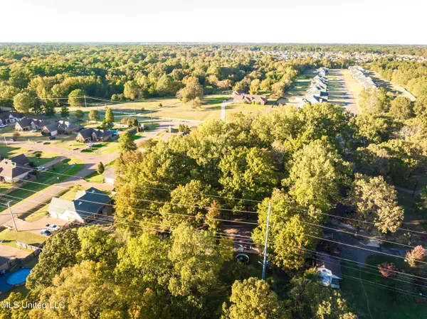 $325,000 | 1777 Starlanding Road East, Southaven, MS 38651