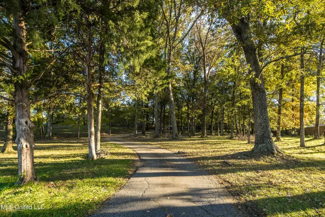 $325,000 | 1777 Starlanding Road East, Southaven, MS 38651