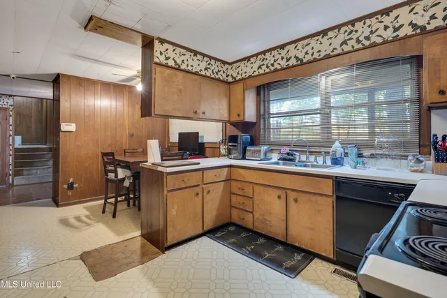 $325,000 | 1777 Starlanding Road East, Southaven, MS 38651