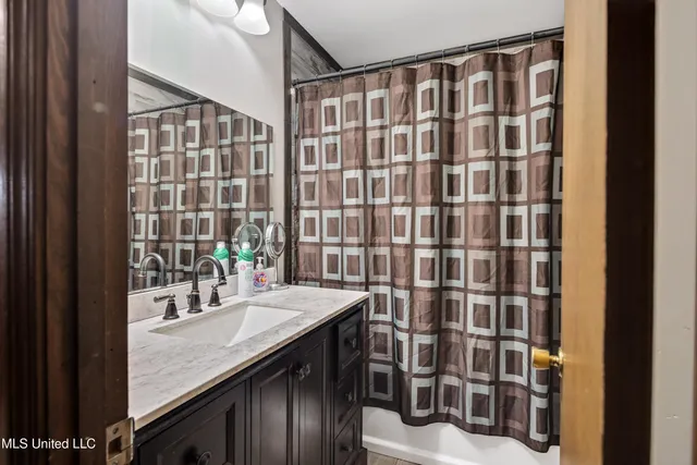 $325,000 | 1777 Starlanding Road East, Southaven, MS 38651