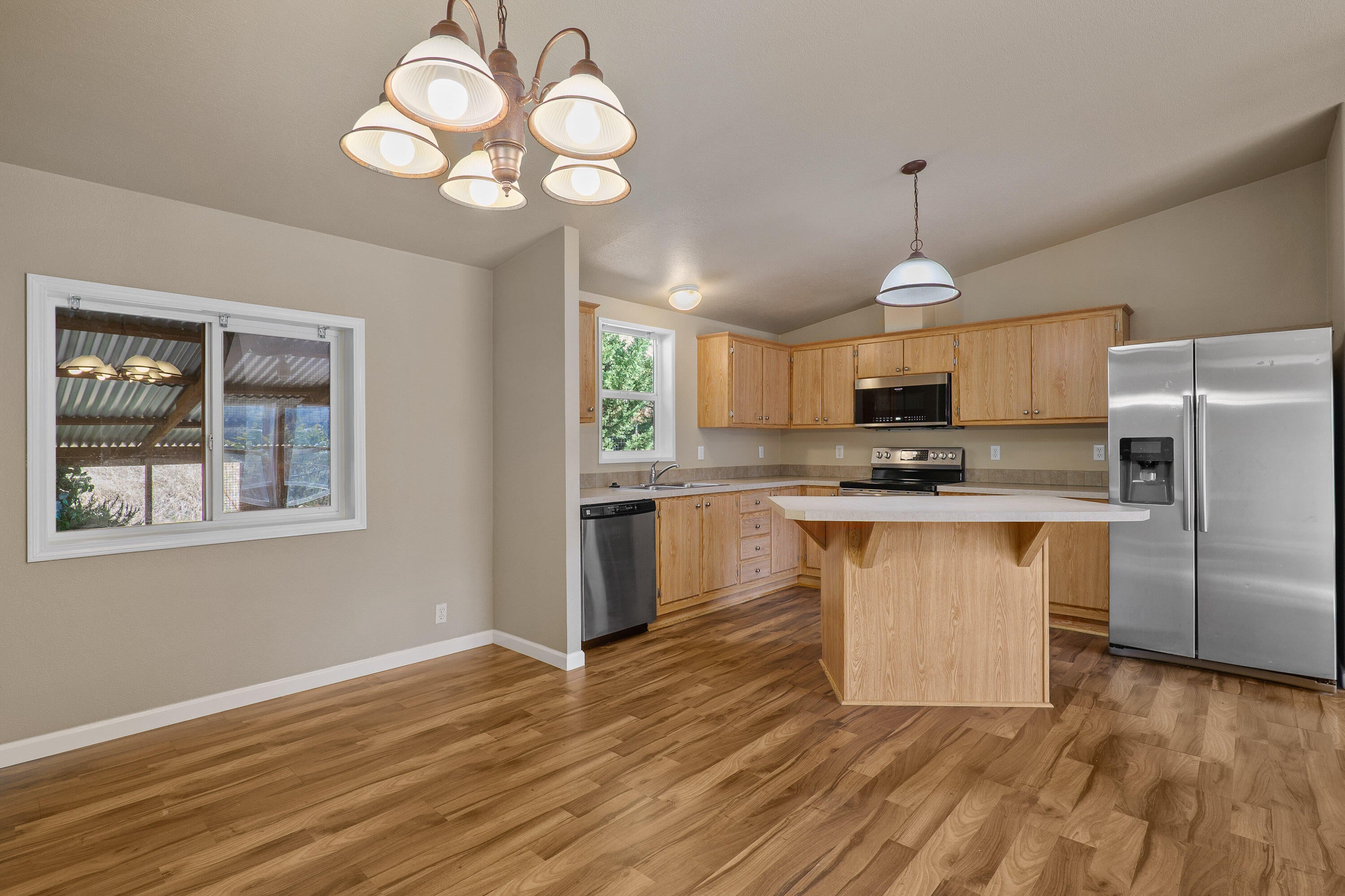 7820 North Applegate Road Grants Pass, OR 97527 - Photo 10 of 35 7820NApplegateRd-010