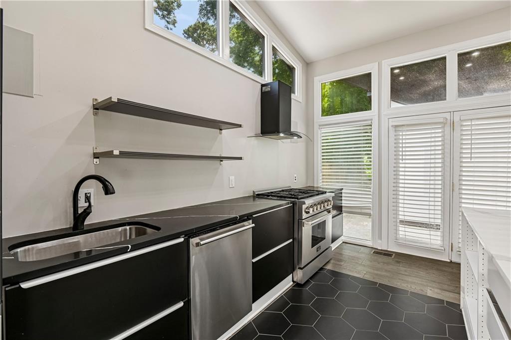 215 Camden Road Northeast Atlanta, GA 30309 - Photo 12 of 39 Gallery Image 12