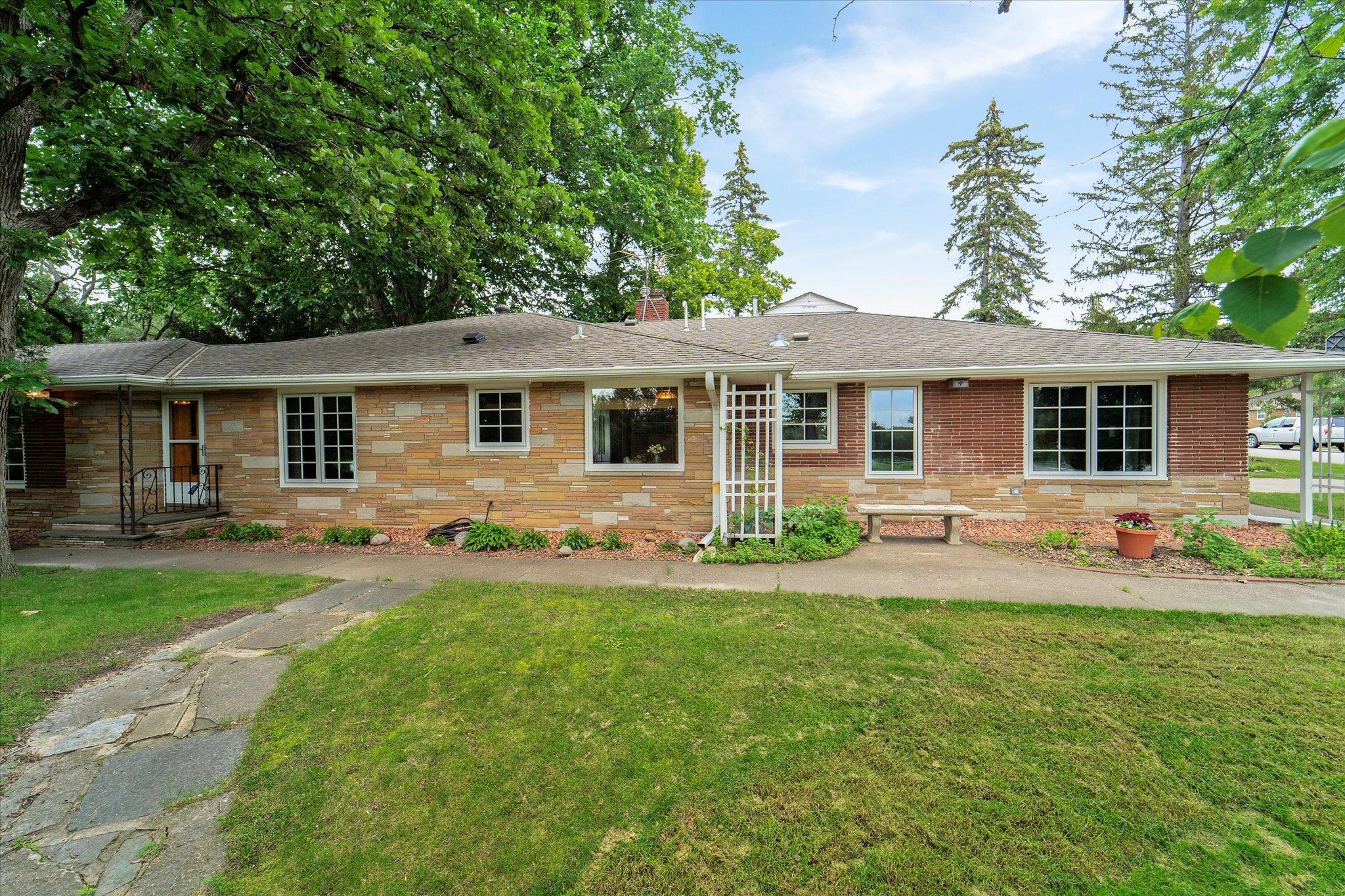 2405 Pascal Street Roseville, MN 55113 - Photo 1 of 1 Gallery Image 1