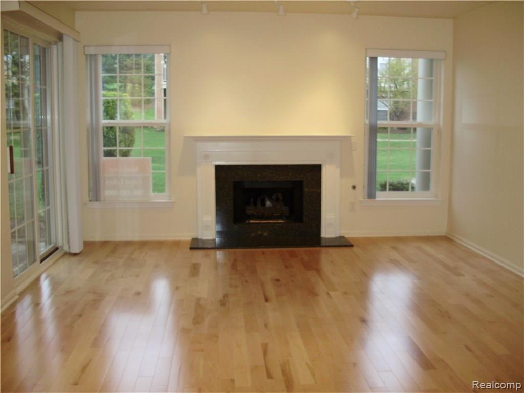 3548 Oakmonte Boulevard, Unit 104 Rochester, MI 48306 - Photo 3 of 20 P4220794.JPG
