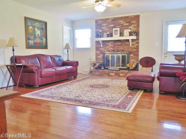 145 Barons Road Clemmons, NC 27012 - Photo 3 of 12 Den/Family/Great Room.