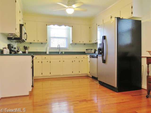 145 Barons Road Clemmons, NC 27012 - Photo 5 of 12 Kitchen.