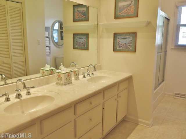 145 Barons Road Clemmons, NC 27012 - Photo 9 of 12 Bath.