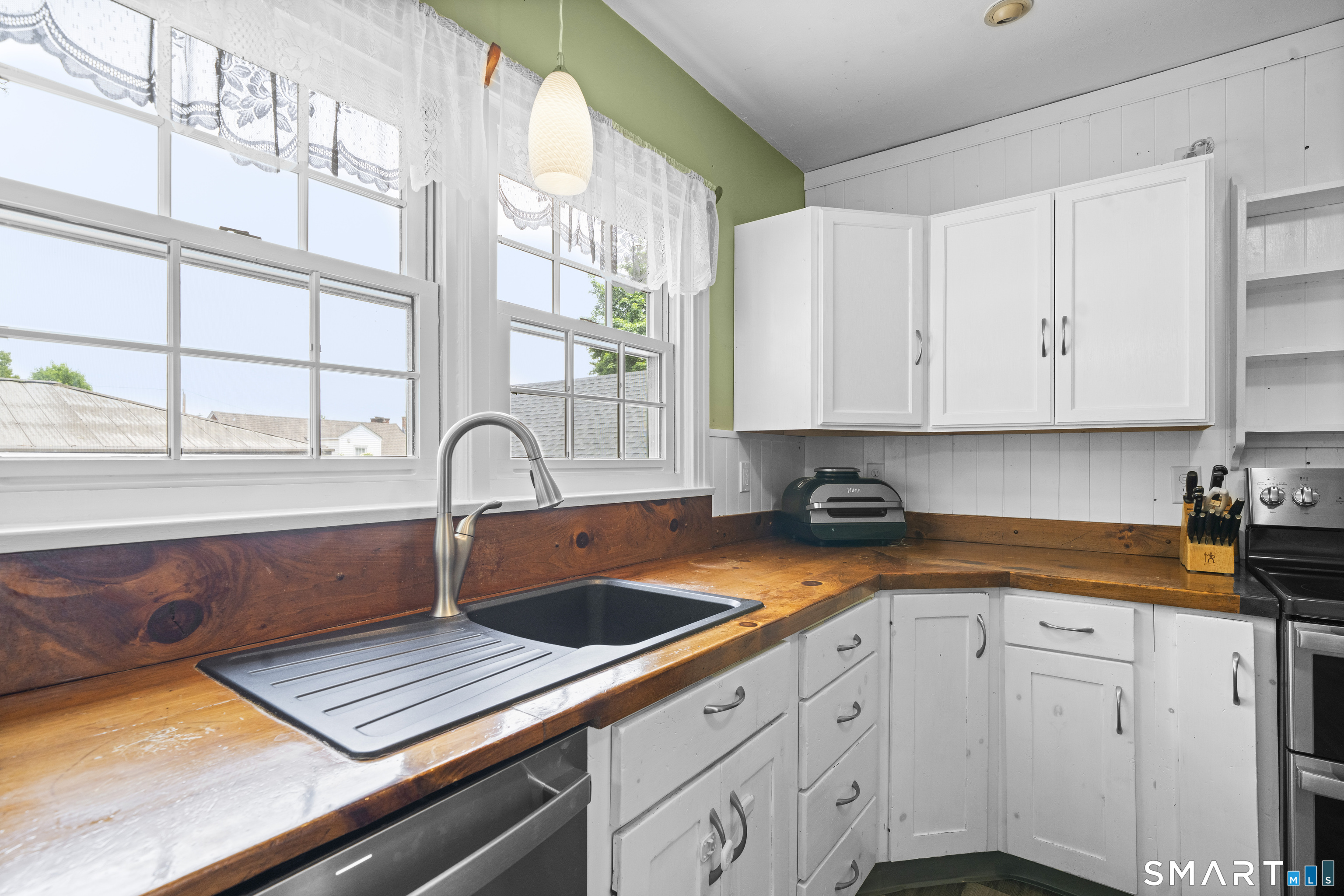 10 Manning Road Windsor Locks, CT 06096 - Photo 9 of 40