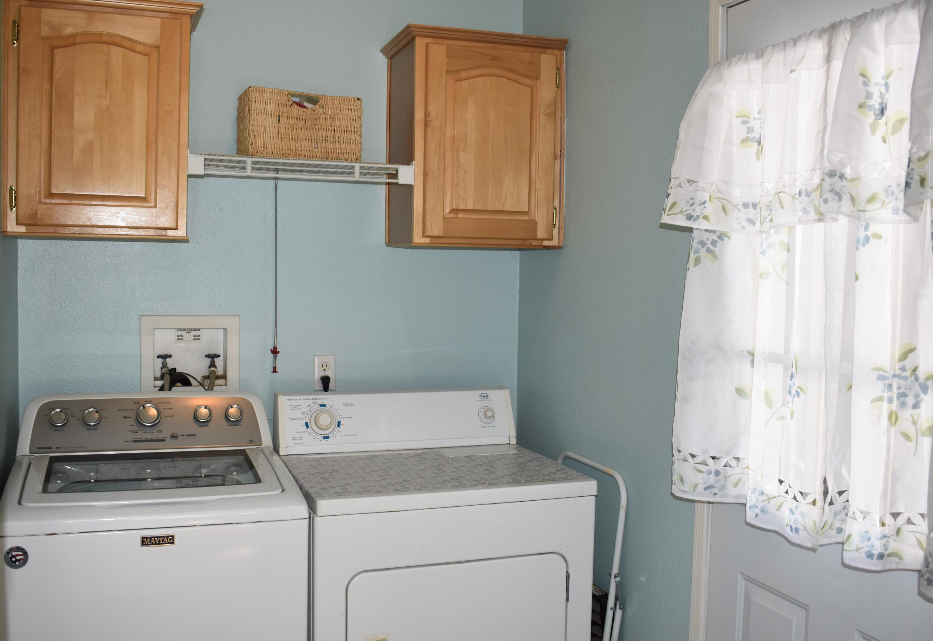 15985 Dawn Road La Pine, OR 97739 - Photo 31 of 63 Laundry room- Off Kitchen