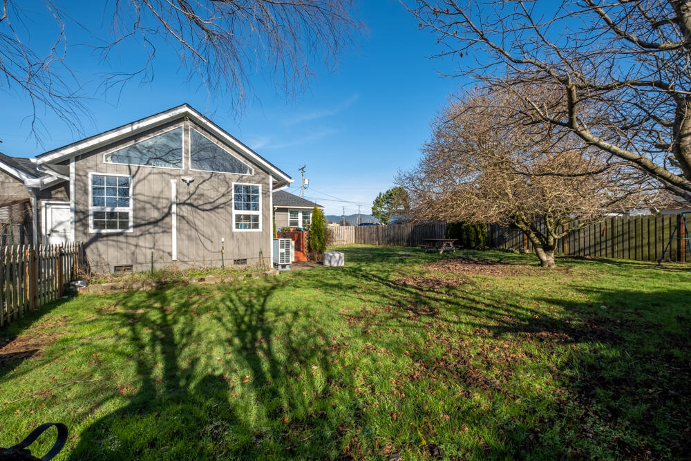 1005 4th Street Tillamook, OR 97141 - Photo 32 of 35 1005 4th St-35