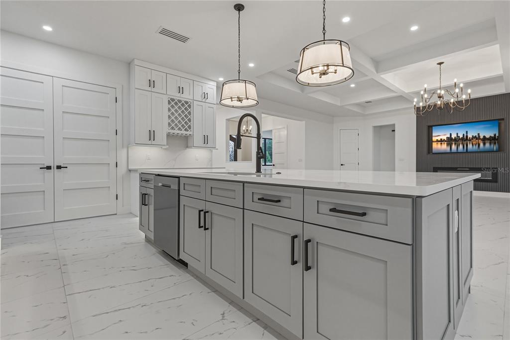 14080 Sydney Road Dover, FL 33527 - Photo 16 of 100