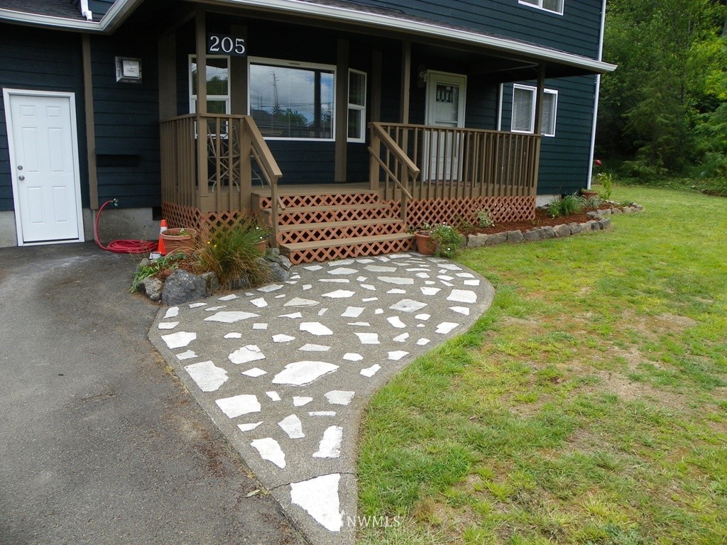205 Maple Street Cosmopolis, WA 98537 - Photo 3 of 17 Gallery Image 3