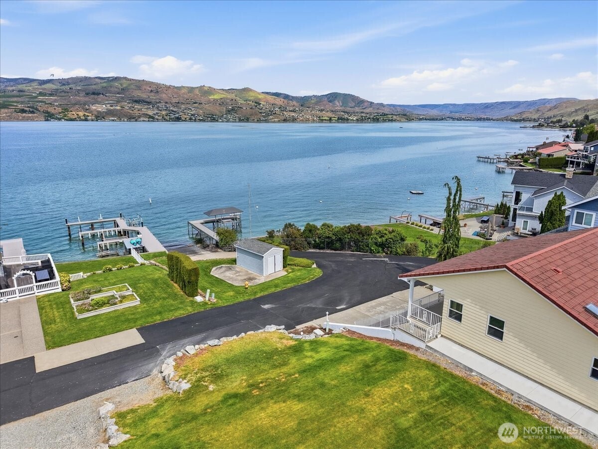 1496 South Lakeshore Road Chelan, WA 98816 - Photo 1 of 40