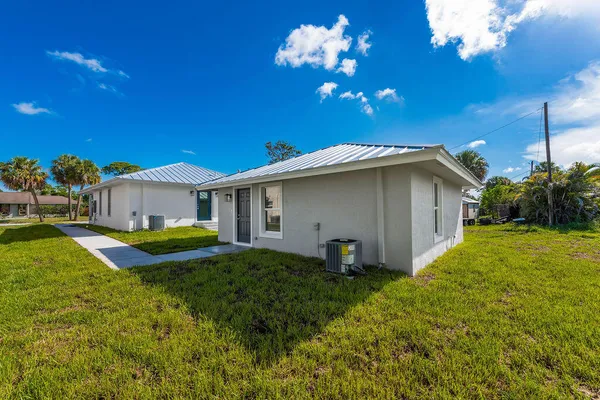 $2,100 | 3018 Southeast Iris Street, Unit 2, Stuart, FL 34997