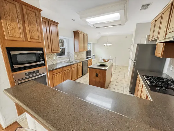 $2,600 | 62 North Abram Circle, The Woodlands, TX 77382