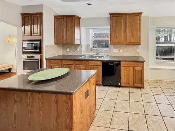 $2,600 | 62 North Abram Circle, The Woodlands, TX 77382