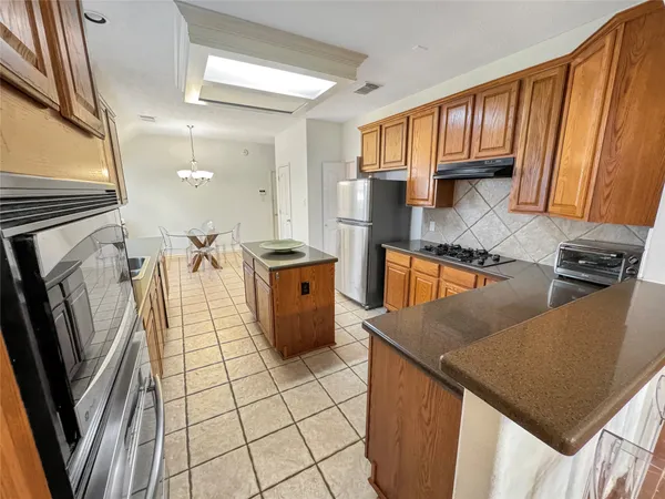 $2,600 | 62 North Abram Circle, The Woodlands, TX 77382