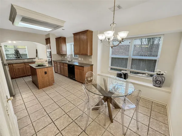 $2,600 | 62 North Abram Circle, The Woodlands, TX 77382