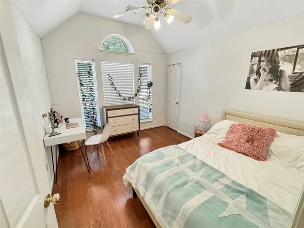$2,600 | 62 North Abram Circle, The Woodlands, TX 77382