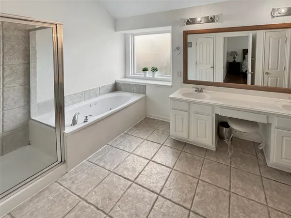 $2,600 | 62 North Abram Circle, The Woodlands, TX 77382
