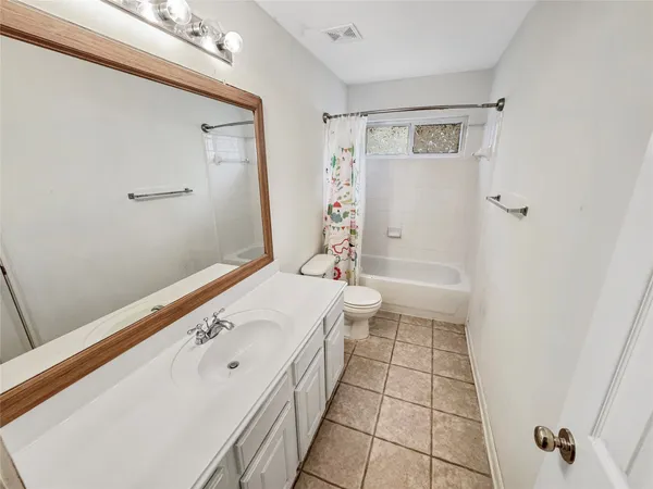 $2,600 | 62 North Abram Circle, The Woodlands, TX 77382