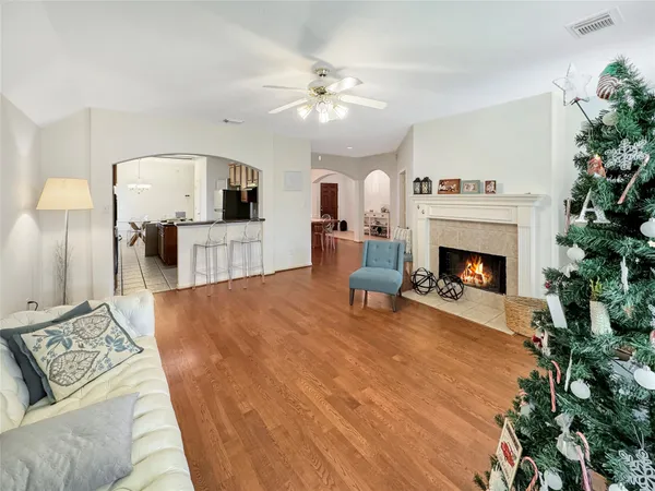 $2,600 | 62 North Abram Circle, The Woodlands, TX 77382