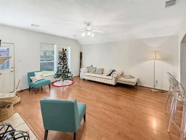 $2,600 | 62 North Abram Circle, The Woodlands, TX 77382