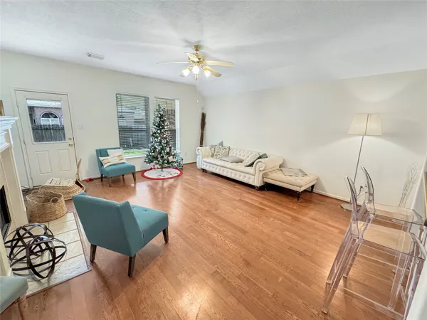 $2,600 | 62 North Abram Circle, The Woodlands, TX 77382