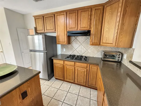 $2,600 | 62 North Abram Circle, The Woodlands, TX 77382