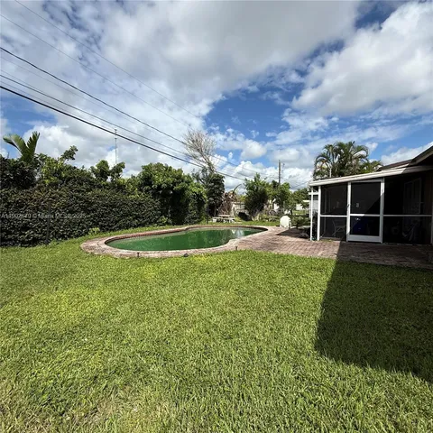 a view of a house with backyard and a garden