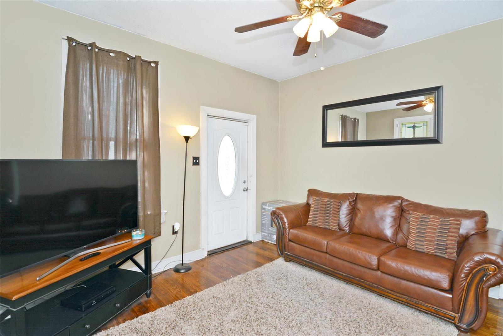 807 Military Road St. Louis, MO 63125 - Photo 3 of 29 Gallery Image 3