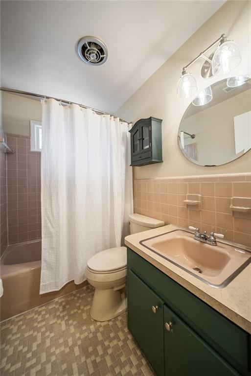 3359 Northbrook Drive Atlanta, GA 30340 - Photo 48 of 61 a bathroom with a sink a toilet and a mirror